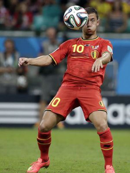 Eden Hazard controla a bola durante o Mundial.