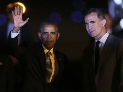 O presidente dos EUA, Barack Obama, &eacute; recebido pelo rei da Espanha, Felipe VI, ao chegar na noite deste s&aacute;bado em Madri.  