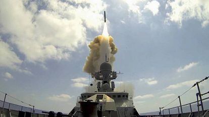 Lançamento de um míssil de cruzeiro desde o Mediterrâneo, em uma imagem do Ministério de Defesa russo.
