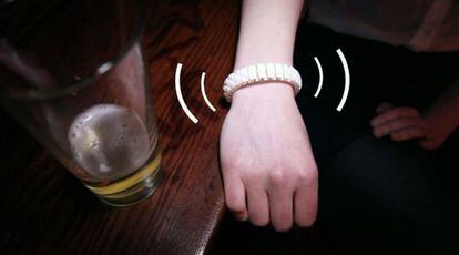 O bracelete Vive detecta, através da pele do pulso, se o usuário está sóbrio ou embriagado.