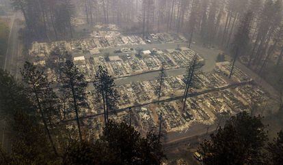 Um bairro completamente queimado em Paradise, Califórnia.