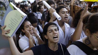 Estudantes de escolas públicas protestam no Rio de Janeiro no dia 6 de maio.