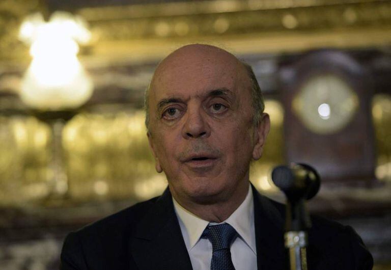 Serra em uma coletiva de imprensa na Argentina, que o chanceler interino escolheu visitar primeiro.