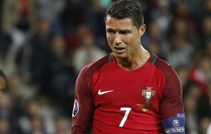 Cristiano Ronaldo lamenta um lance perdido.