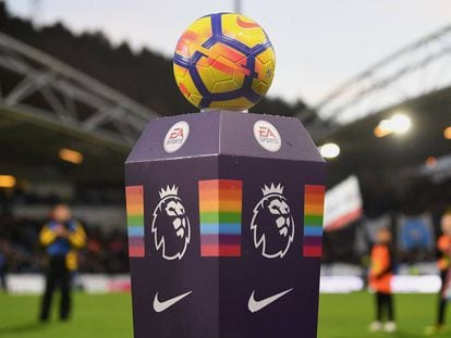 Imagem da campanha 'Rainbow Laces' do Campeonato Inglês na temporada 2017/2018.