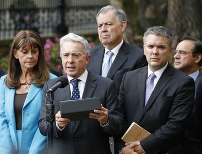 O presidente Iván Duque (à direita), com o ex-mandatário Álvaro Uribe em foto de setembro de 2019.