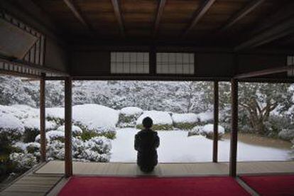 Meditação no jardim zen do templo budista de Shisen-do, em Kyoto.
