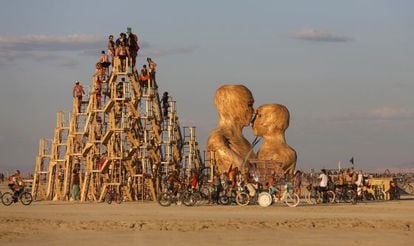 Uma das instalações do Burning Man em Nevada.