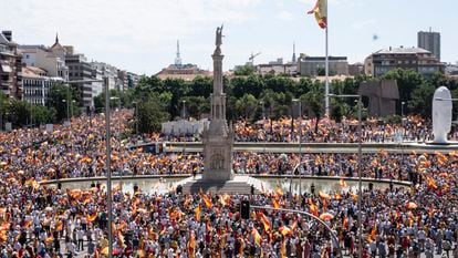 Manifestação na praça Colón, em Madri, contra os indultos aos presos separatistas catalães, neste domingo