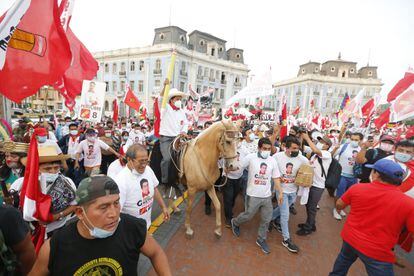 O candidato presidencial do Peru Livre, Pedro Castillo, em um comício de campanha em 8 de abril.