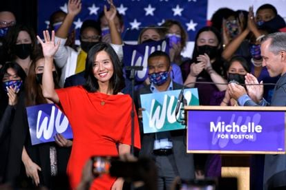 Michelle Wu comemora sua vitória nas eleições para a prefeitura de Boston (EUA).