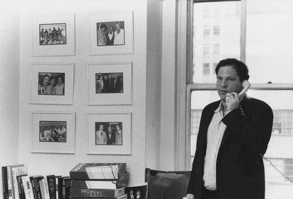 Harvey Weinstein em seu escritório na Miramax, em Nova York, em abril de 1989.