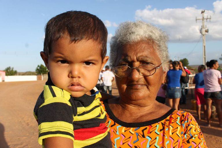 Criança e avó no interior do Rio Grande do Norte, Brasil.