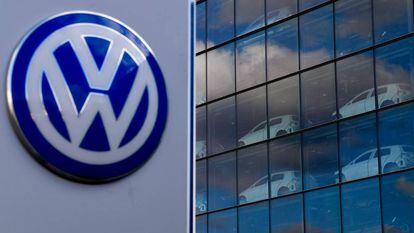 Veículos da Volkswagen em uma fábrica do grupo em Dresden (Alemanha), nesta terça-feira