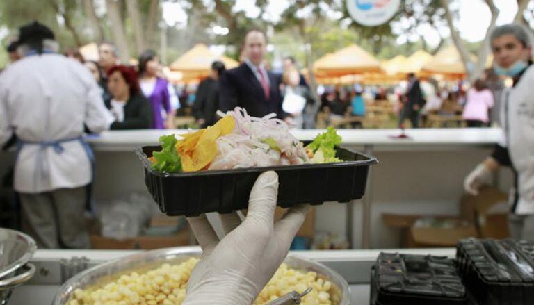 Prato de ceviche preparado em Lima (Peru).