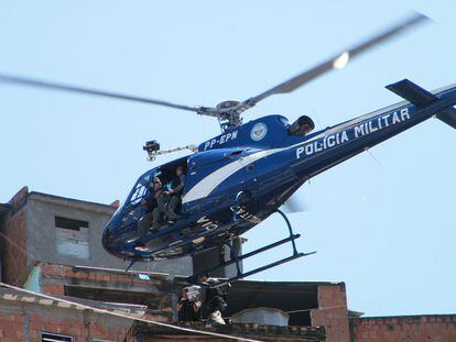 Operações como as que usam helicópteros estão proibidas no Rio de Janeiro.