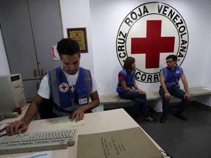 Funcionários da Cruz Vermelha da Venezuela.