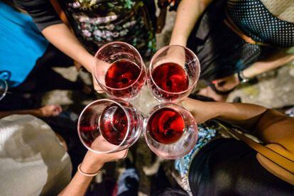 Brinde em um evento da Wine It, empresa especializada em férias relacionadas com o mundo do vinho, no Rio de Janeiro.
