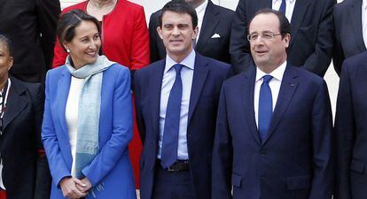 Da esquerda para a direita, Ségolène Royal, Manuel Valls e François Hollande na sexta-feira, após reunião do Conselho de Ministros
