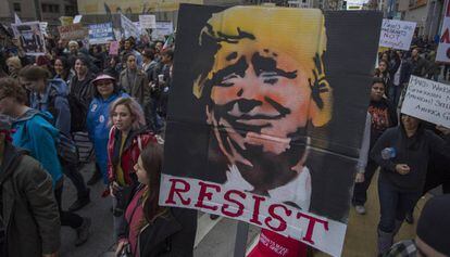 Protesto contra as políticas de Donald Trump em Los Angeles, na semana passada.