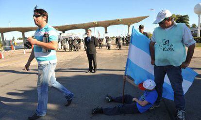 Ambientalistas argentinos e uruguaios se manifestam contra a UPM.