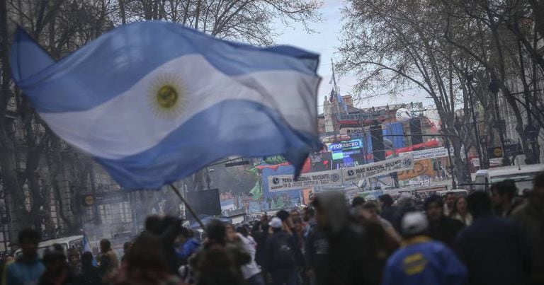 Argentinos protestam contra "tarifaço".