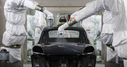 A automatização na indústria automobilística (na imagem, fábrica da Porsche em Leipzig) não impede a criação de novos postos de trabalho.