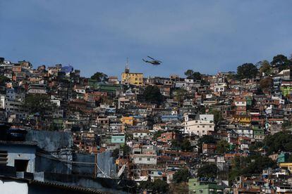 Opera&ccedil;&atilde;o de seguran&ccedil;a contra confrontos entre traficantes na favela da Rocinha, no Rio de Janeiro. 