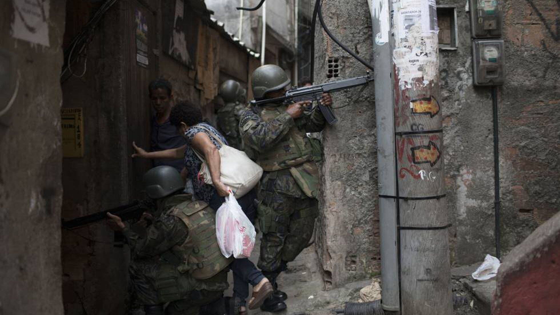 A vida parou na Rocinha mais um s mbolo do colapso do Rio