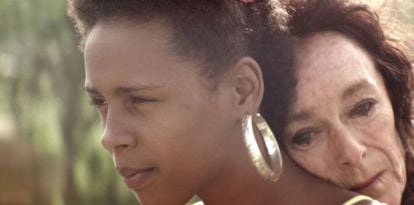 Yanet Mojica e Geraldine Chaplin no filme dominicano 'Dólares de areia'.