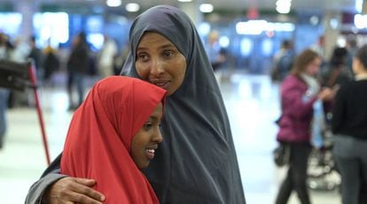 Duas somalis no aeroporto de Nova York, na semana passada.
