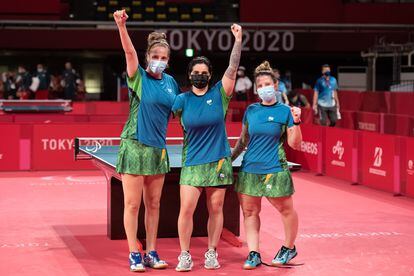 Danielle, Bruna e Jennyfer, equipe brasileira bronze em Tóquio.