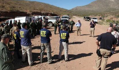 Agentes da Agência de Álcool,Tabaco, Armas e Explosivos estadunidense.
