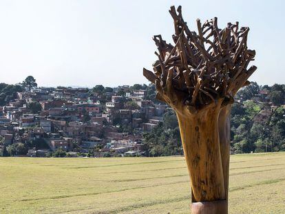 Obra do designer Hugo França que pesa 17 toneladas é um destaque do Parque das Cerejeiras.
