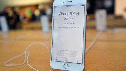 O iPhone 8 Plus na loja da Apple de San Francisco.