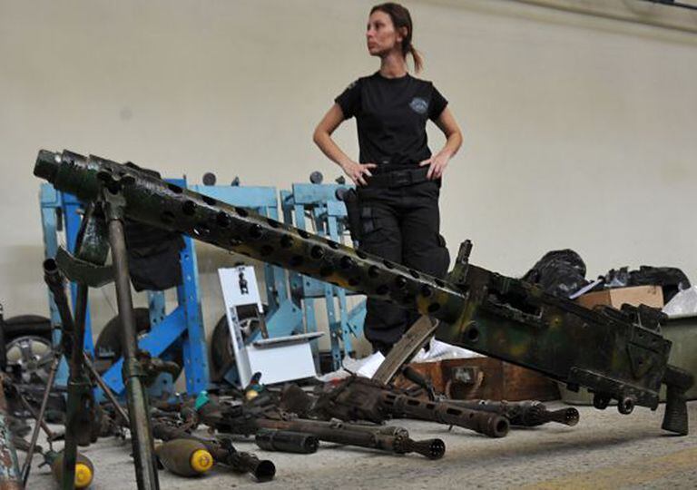 Armas e munições apreendidas pela polícia do Rio de Janeiro em 2010.