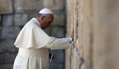 O Papa no Muro das Lamentações, em Jerusalém, em maio de 2014.