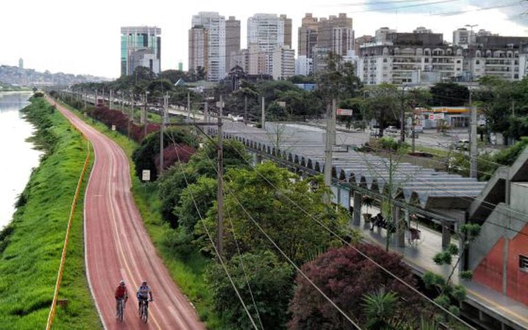Ciclovia da marginal Pinheiros, em São Paulo.