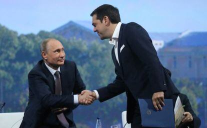 Putin e Tsipras em S&atilde;o Petersburgo.