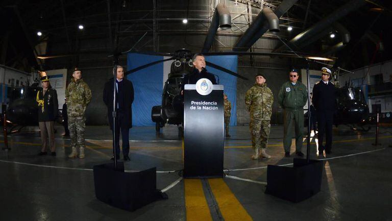 Mauricio Macri no quartel Campo de Mayo, nesta segunda-feira.