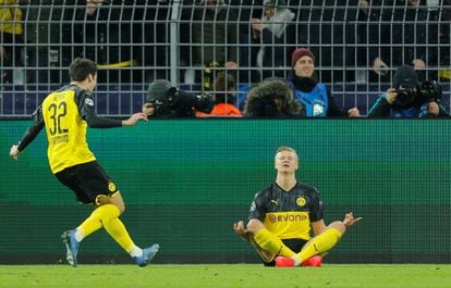 Haaland comemora o gol do Borussia Dortmund com Reyna.