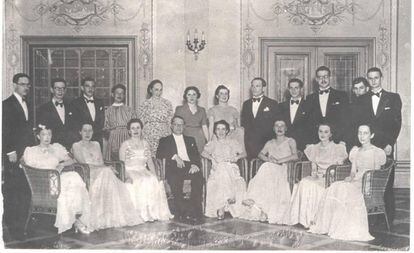 Formandos de 1938 da USP em sal&atilde;o do Teatro Municipal de S&atilde;o Paulo.