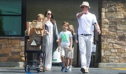 Uma das últimas imagens de Angelina Jolie e Brad Pitt juntos, com três dos seus filhos.