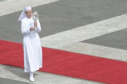 A religiosa francesa, Marie Simon-Pierre, na beatificação de João Paulo II, em 2011.