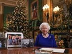 La reina Isabel II, en su mensaje de Navidad grabado en el castillo de Windsor.  