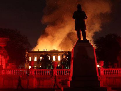 Um incêndio consome o Museu Nacional do Rio de Janeiro