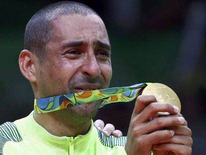 Serginho comemora o ouro no Rio.