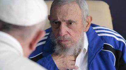 O papa Francisco com Fidel Castro em Havana em 2015.