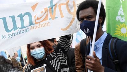 Manifestação de estudantes contra a precariedade, em 16 de março em Paris.