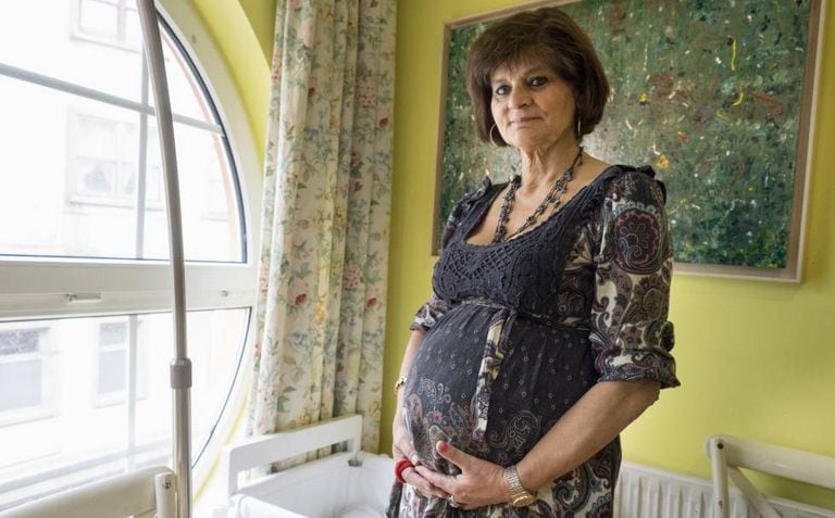 A médica espanhola Lina Álvarez, grávida aos 62 anos.